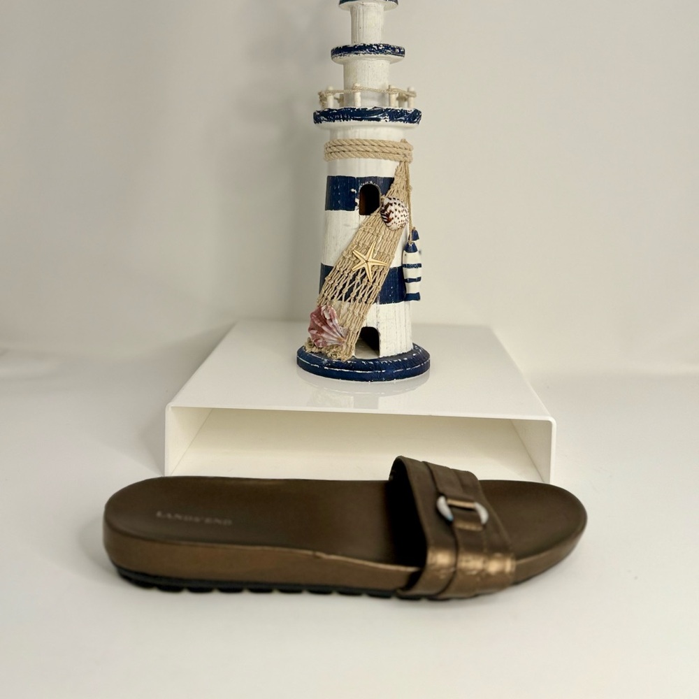 🌸LANDS’ END pre-owned Brown Slide Sandals. Size 7B. WSAND48.